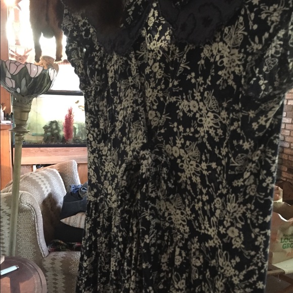 Dress - Picture 3 of 4